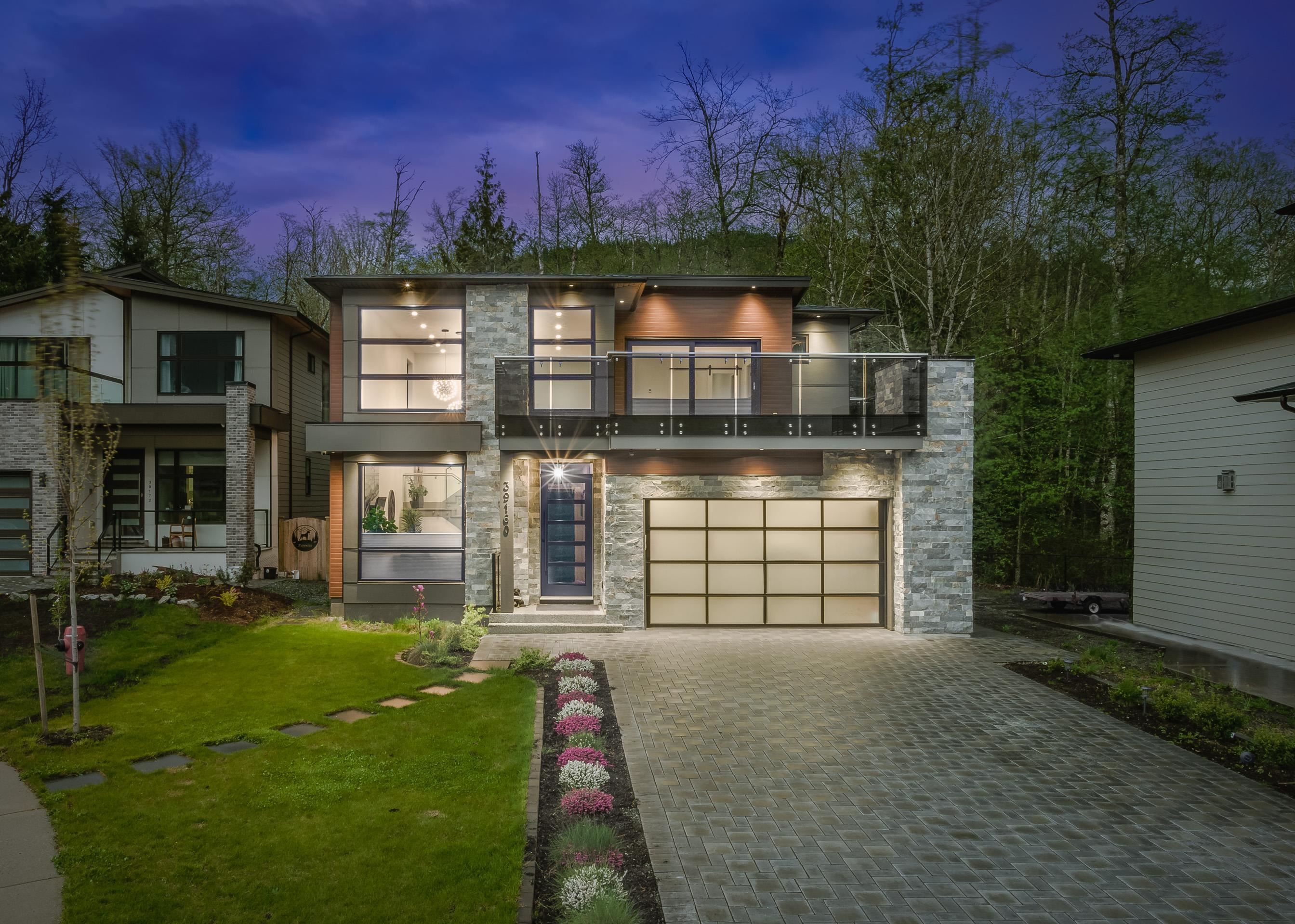 Main Photo: 39160 WOODPECKER Place in Squamish: Brennan Center House for sale in "Ravenswood" : MLS®# R2774841