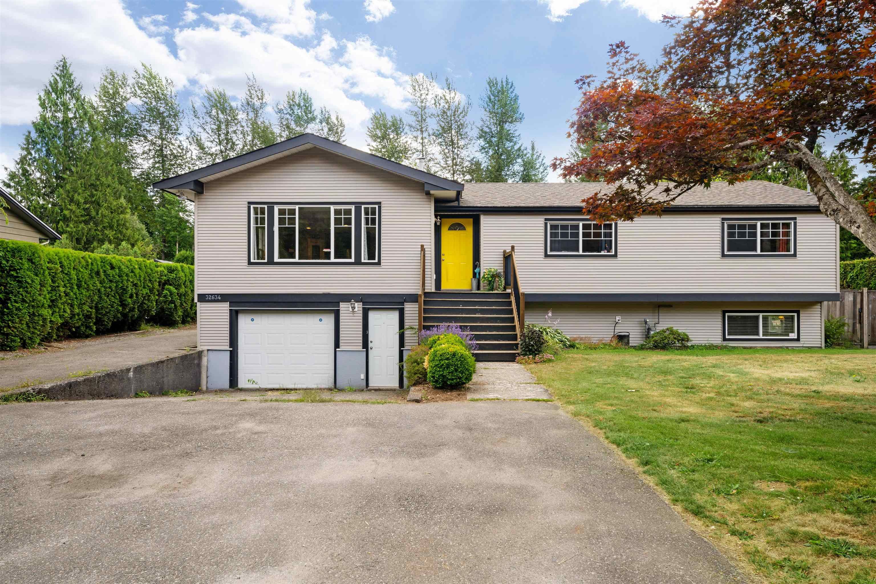 Main Photo: 32634 LAMINMAN Avenue in Mission: Mission BC House for sale : MLS®# R2800501