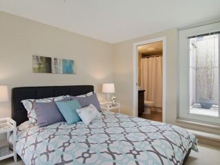 Photo 9: # PH2 1288 CHESTERFIELD AV in North Vancouver: Central Lonsdale Condo for sale : MLS®# V1123799