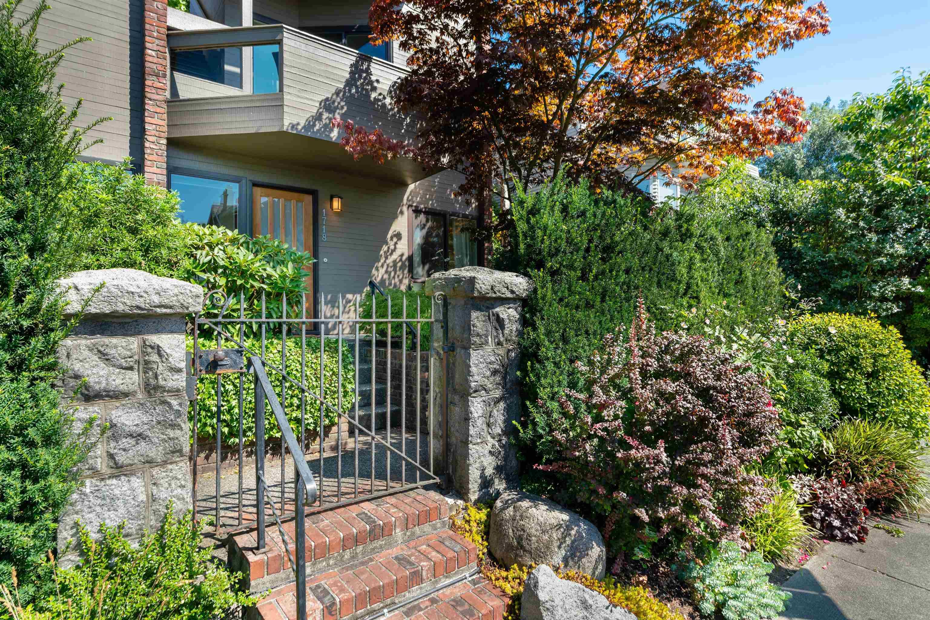Main Photo: 1718 MACDONALD Street in Vancouver: Kitsilano Townhouse for sale (Vancouver West)  : MLS®# R2627868