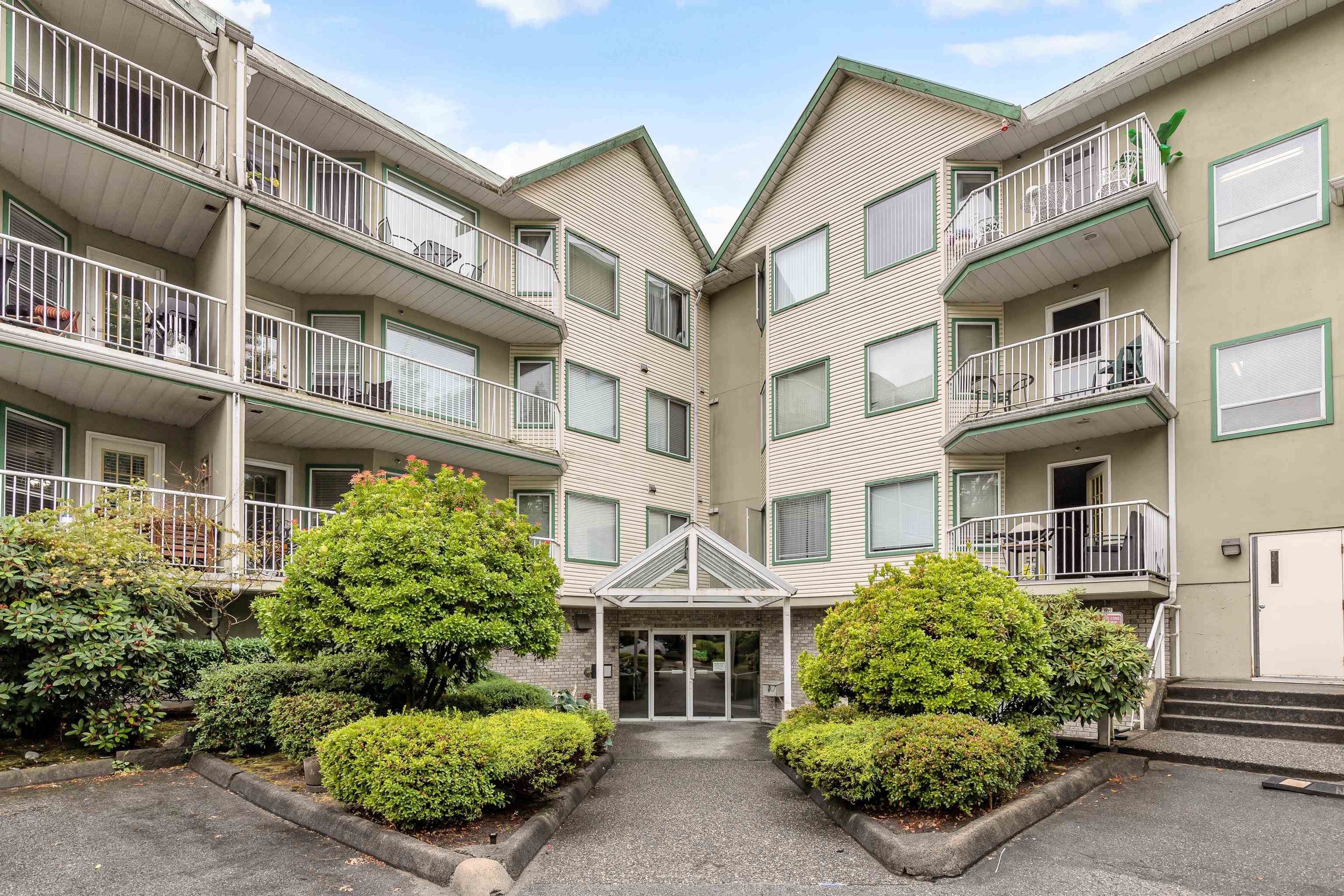 Main Photo: 308 19236 FORD Road in Pitt Meadows: Central Meadows Condo for sale in "Emerald Park" : MLS®# R2842138