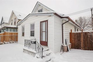 Photo 2: 1441 Pacific Avenue in Winnipeg: Weston Residential for sale (5D)  : MLS®# 202227639