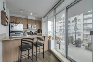 Photo 6: 2708 892 CARNARVON Street in New Westminster: Downtown NW Condo for sale in "Plaza 88 Azure II" : MLS®# R2339210