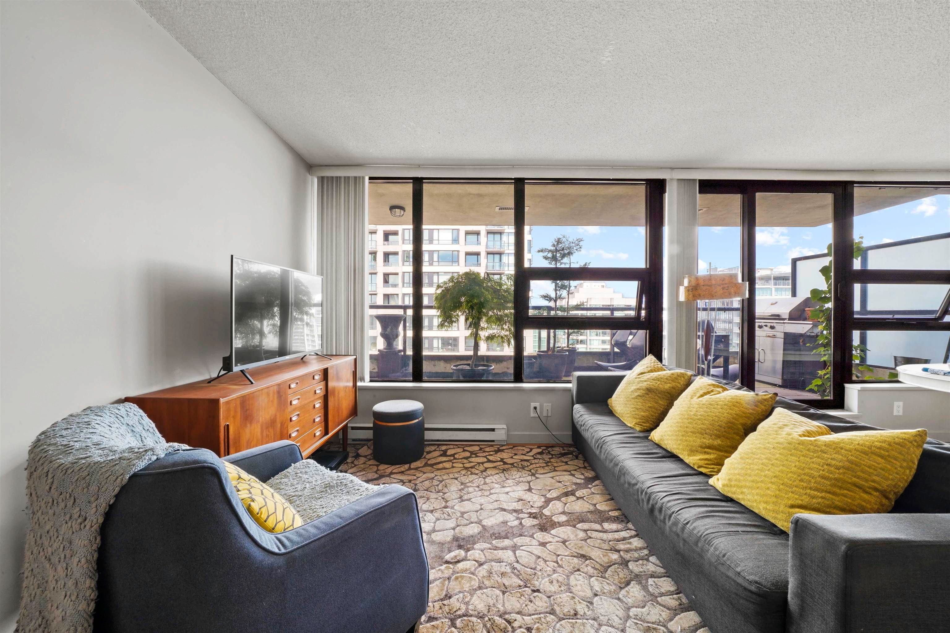 Main Photo: 2802 977 MAINLAND Street in Vancouver: Yaletown Condo for sale (Vancouver West)  : MLS®# R2691285