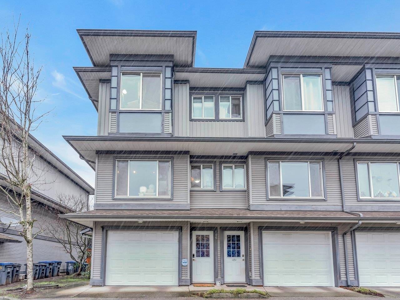 Main Photo: 106 18701 66 Avenue in Surrey: Cloverdale BC Townhouse for sale in "ENCORE AT HILLCREST" (Cloverdale)  : MLS®# R2839956