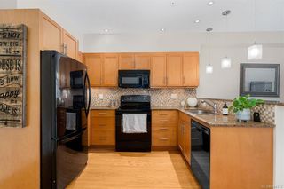 Photo 3: 310 2220 Sooke Rd in Colwood: Co Hatley Park Condo for sale : MLS®# 844747