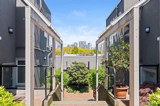 Photo 2: 2247 OAK Street in Vancouver: Fairview VW Townhouse for sale (Vancouver West)  : MLS®# R2691643