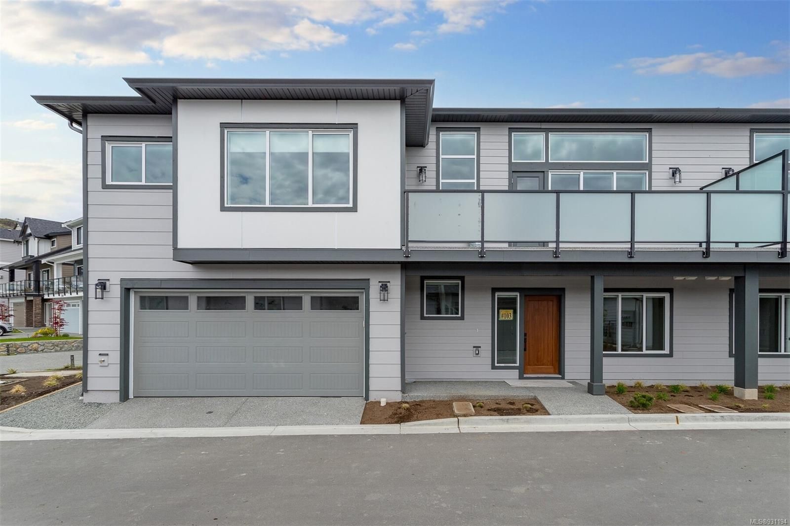 Main Photo: 103 2576 Obsidian Pl in Langford: La Bear Mountain Row/Townhouse for sale : MLS®# 931194