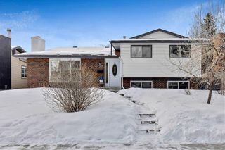 Photo 1: 359 Queen Charlotte RD SE in Calgary: Queensland RES for sale : MLS®# C4287072