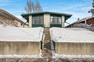 Photo 1: 2718 14 Street NW in Calgary: Rosemont Full Duplex for sale : MLS®# A2031092