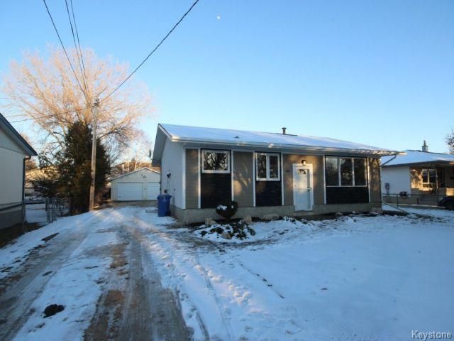 Main Photo: 581 Elmhurst Road in Winnipeg: Charleswood Residential for sale (West Winnipeg)  : MLS®# 	1606349