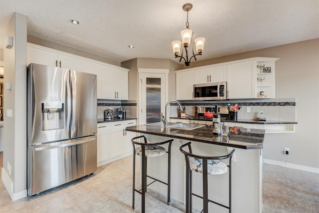 Stunning KITCHEN with Granite Counters & Steel appliances