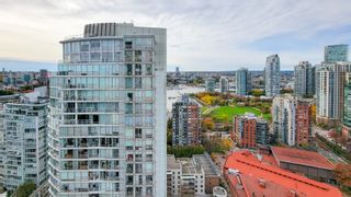 Photo 5: 3307 1199 MARINASIDE Crescent in Vancouver: Yaletown Condo for sale in "AQUARIUS 1" (Vancouver West)  : MLS®# R2825294