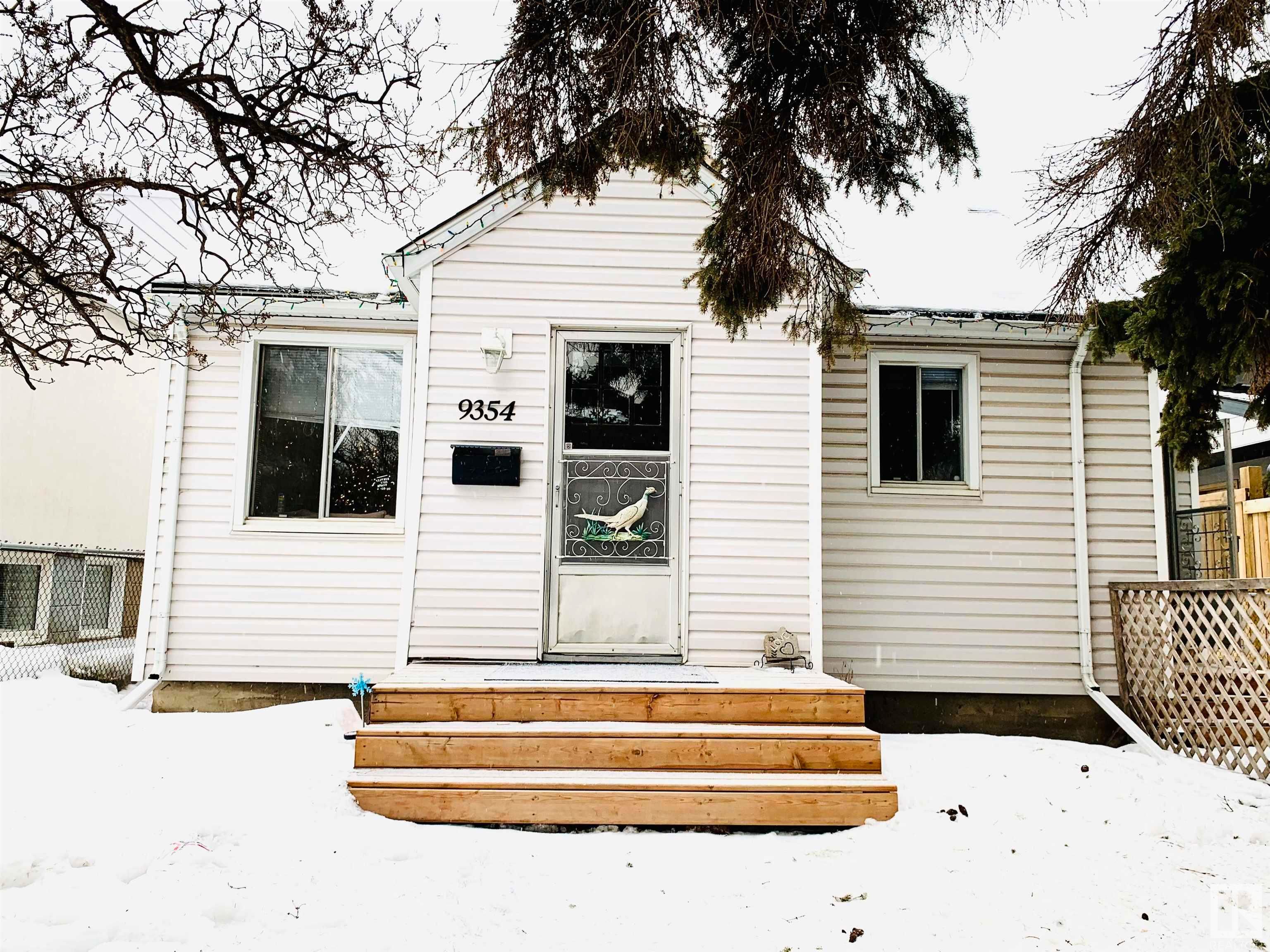 Main Photo: 9354 94 Street in Edmonton: Zone 18 House for sale : MLS®# E4274621