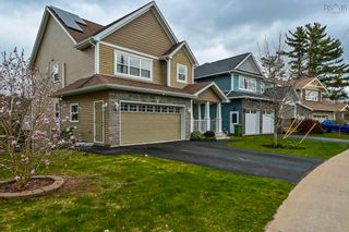 Photo 1: 104 Hollyhock Way in Bedford: 20-Bedford Residential for sale (Halifax-Dartmouth)  : MLS®# 202409175