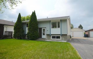 Photo 1: 14 Mackie Bay in Winnipeg: Crestview House for sale (5H)  : MLS®# 202315668
