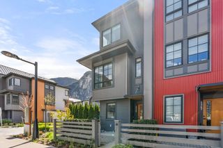 Main Photo: 1369 MARINASIDE Place in Squamish: Valleycliffe Townhouse for sale in "SEA & SKY" : MLS®# R2894559