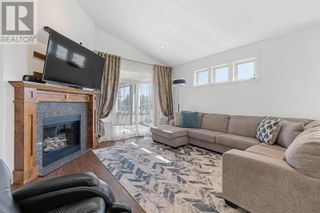 Photo 2: 374 Trumpeter Court in Kelowna: House for sale : MLS®# 10278566
