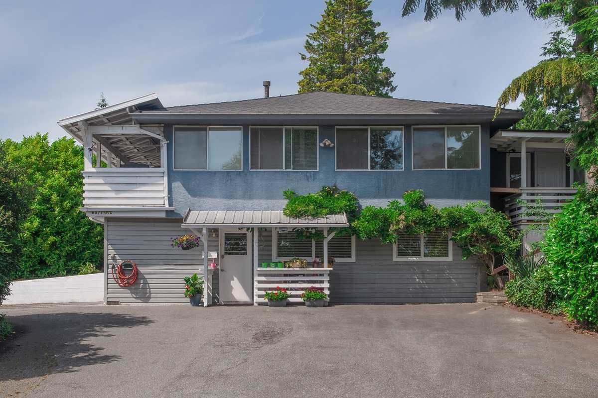 Main Photo: 687 LINTON Street in Coquitlam: Central Coquitlam House for sale : MLS®# R2474802