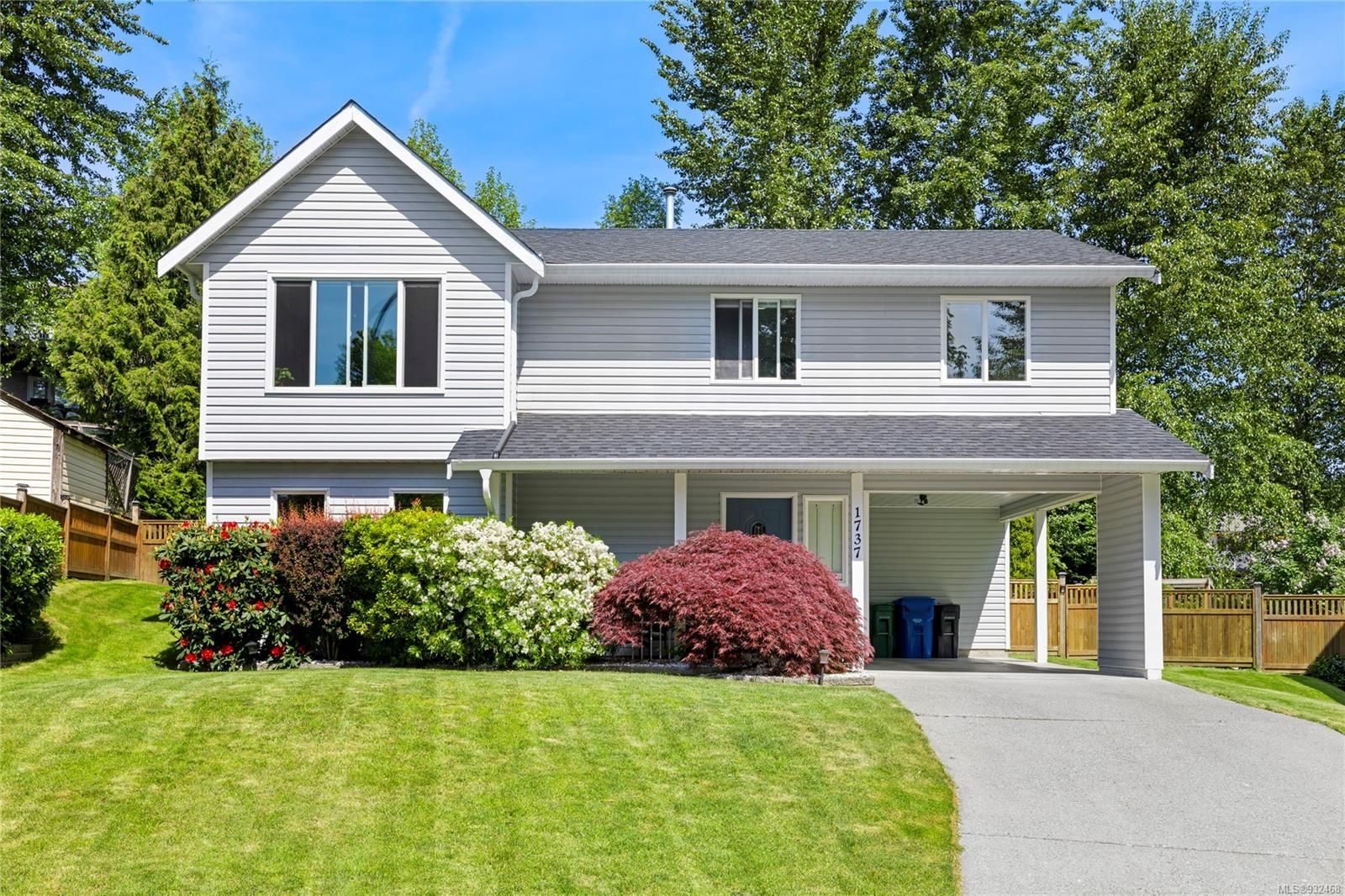 Main Photo: 1737 Idaho Pl in Nanaimo: Na Chase River House for sale : MLS®# 932468