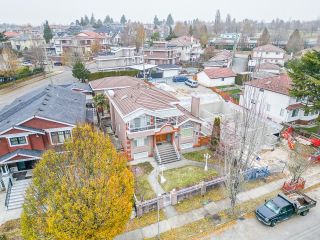 Photo 2: 2329 FRASERVIEW Drive in Vancouver: Fraserview VE House for sale (Vancouver East)  : MLS®# R2747767