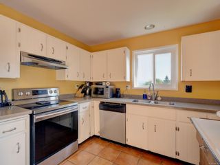 Photo 5: 6877 Opal Pl in Sooke: Sk Broomhill House for sale : MLS®# 888313