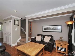 Photo 4: 703 640 Broadway St in VICTORIA: SW Glanford Row/Townhouse for sale (Saanich West)  : MLS®# 643297