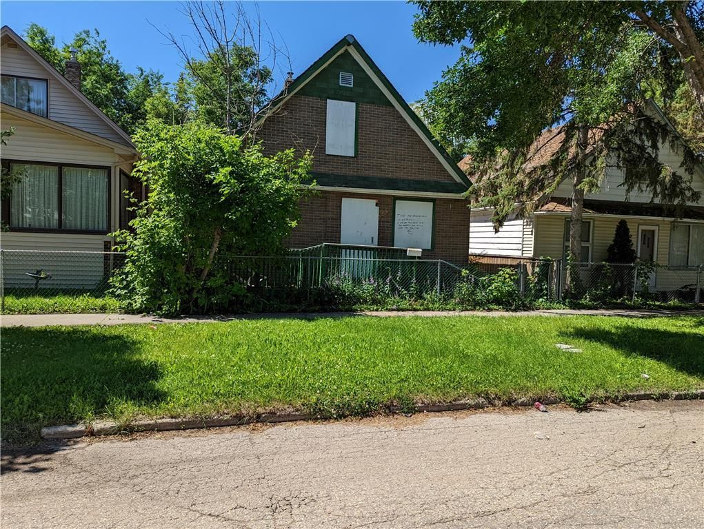 Main Photo: 884 Manitoba Avenue in Winnipeg: North End Residential for sale (4B)  : MLS®# 202223851