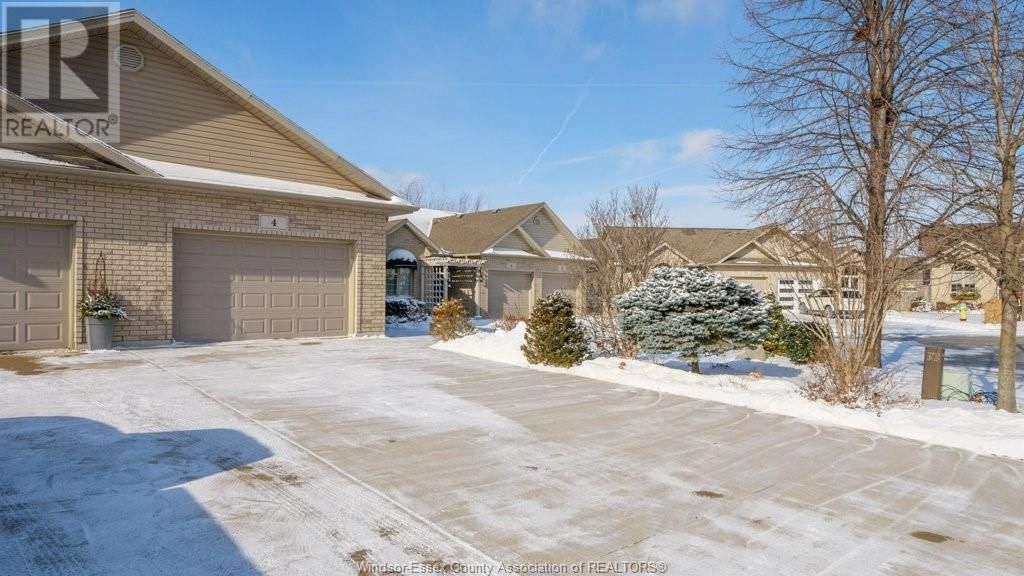 Main Photo: 4 SAND PEBBLE in Kingsville: House for sale : MLS®# 24001499