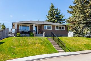 Photo 1: 31 Cornwallis Drive NW in Calgary: Cambrian Heights Detached for sale : MLS®# A1203573