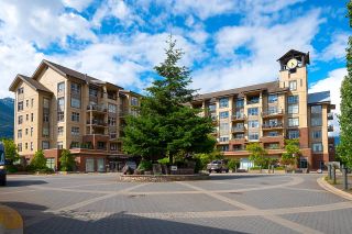 Photo 2: 215 1211 VILLAGE GREEN Way in Squamish: Downtown SQ Condo for sale in "ROCKCLIFFE" : MLS®# R2708631