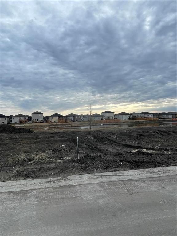 Main Photo: 812 Turnberry Cove in Niverville: The Highlands Residential for sale (R07)  : MLS®# 202321231
