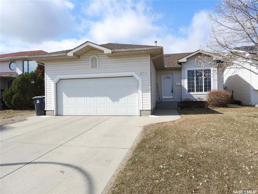 Just Reduced! 217 1st Ave North, Warman
