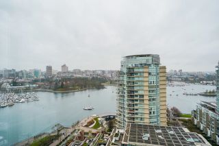 Photo 2: 2203 1228 MARINASIDE Crescent in Vancouver: Yaletown Condo for sale in "CRESTMARK II" (Vancouver West)  : MLS®# R2725003