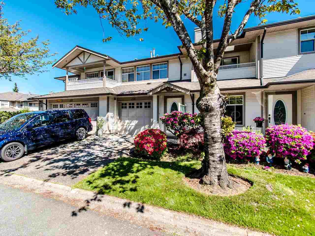 Main Photo: 178 20391 96 Avenue in Langley: Walnut Grove Townhouse for sale in "CHELSEA GREEN" : MLS®# R2455217