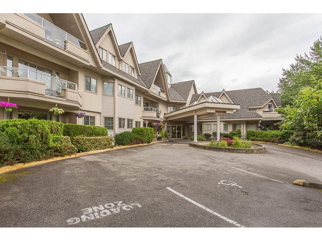 Main Photo: 307 19241 FORD Road in Pitt Meadows: Central Meadows Condo for sale in "VILLAGE GREEN" : MLS®# R2278832