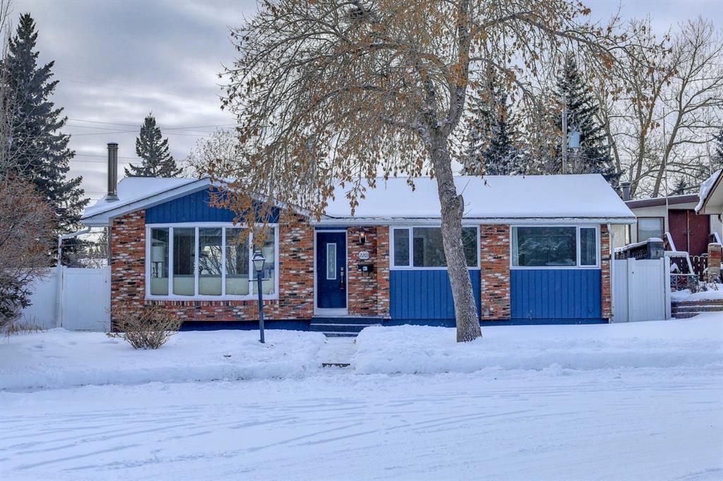 Main Photo: 2203 Lincoln Drive SW in Calgary: North Glenmore Park Detached for sale : MLS®# A1167249