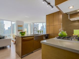 Photo 8: 1507 535 SMITHE Street in Vancouver: Downtown VW Condo for sale in "DOLCE AT SYMPHONY PLACE" (Vancouver West)  : MLS®# R2065193