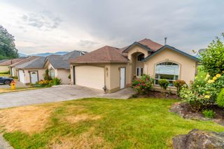 Photo 1: 8 47470 CHARTWELL Drive in Chilliwack: Little Mountain House for sale : MLS®# R2732264