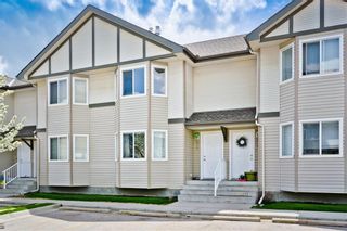 Photo 2: 52 ROYAL BIRCH Villas NW in Calgary: Royal Oak Row/Townhouse for sale : MLS®# C4300668