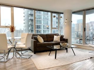 Photo 1: 2208 131 REGIMENT Square in Vancouver: Downtown VW Condo for sale in "SPECTRUM III" (Vancouver West)  : MLS®# R2642560