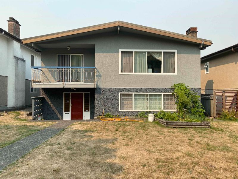 FEATURED LISTING: 5595 DUMFRIES Street Vancouver