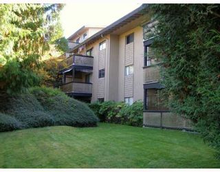 Photo 1: 106 200 WESTHILL Place in Port_Moody: College Park PM Condo for sale in "WESTHILL PLACE" (Port Moody)  : MLS®# V673551