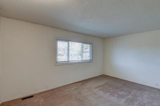 Photo 14: 323 Queenston Heights SE in Calgary: Queensland Row/Townhouse for sale : MLS®# A1203860