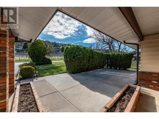 Photo 5: 105 Spruce Road in Penticton: House for sale : MLS®# 10310560
