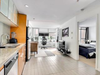 Photo 15: 305 33 SMITHE Street in Vancouver: Yaletown Condo for sale in "COOPER'S LOOKOUT" (Vancouver West)  : MLS®# R2857417