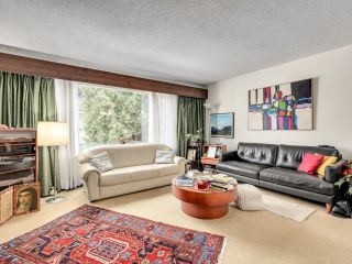 Photo 4: 2068 SPRINGER Avenue in Burnaby: Brentwood Park Townhouse for sale in "SPRINGDALE MANOR" (Burnaby North)  : MLS®# R2720918