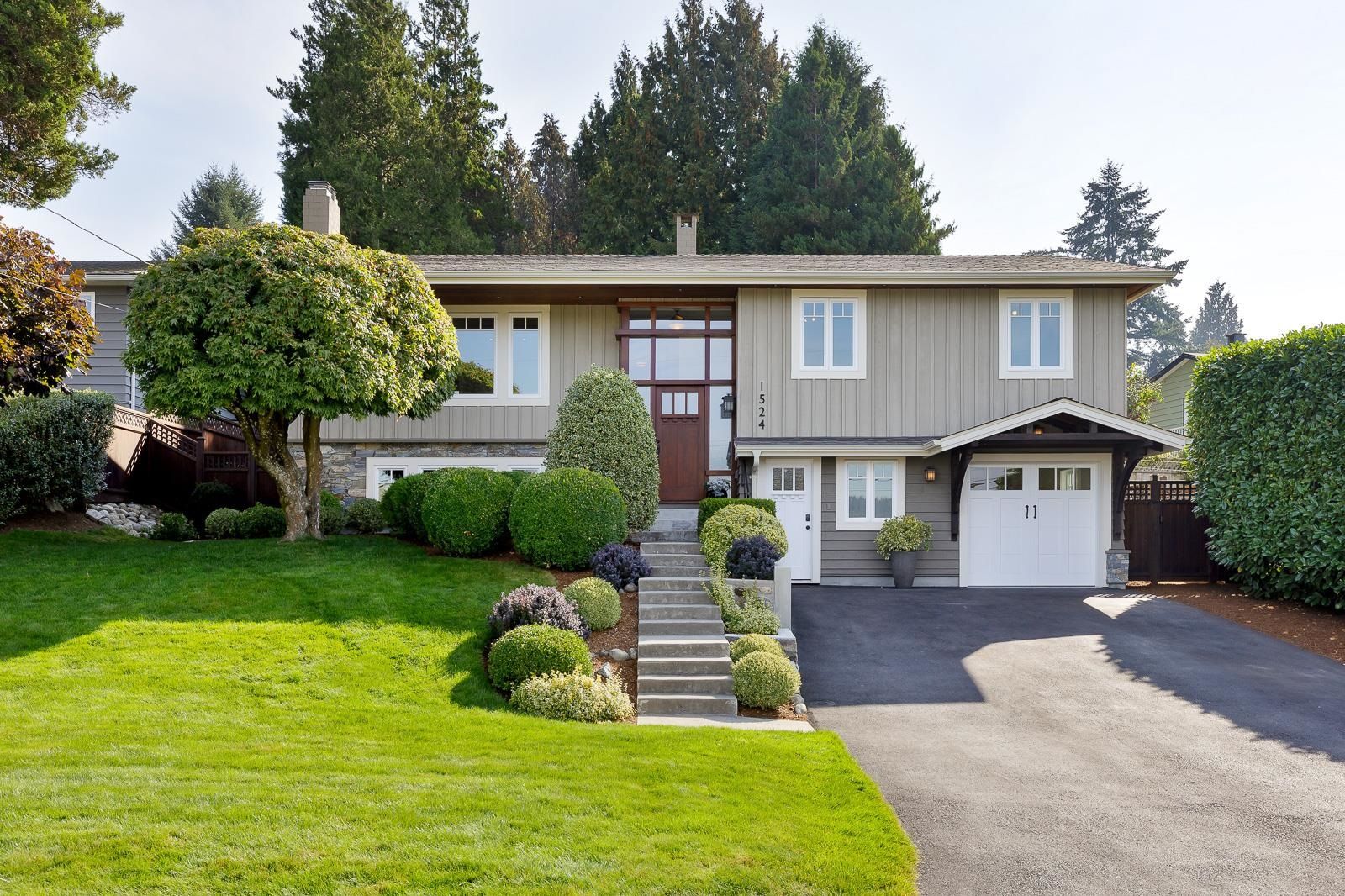 Main Photo: 1524 ELINOR Crescent in Port Coquitlam: Mary Hill House for sale in "MARY HILL" : MLS®# R2730014