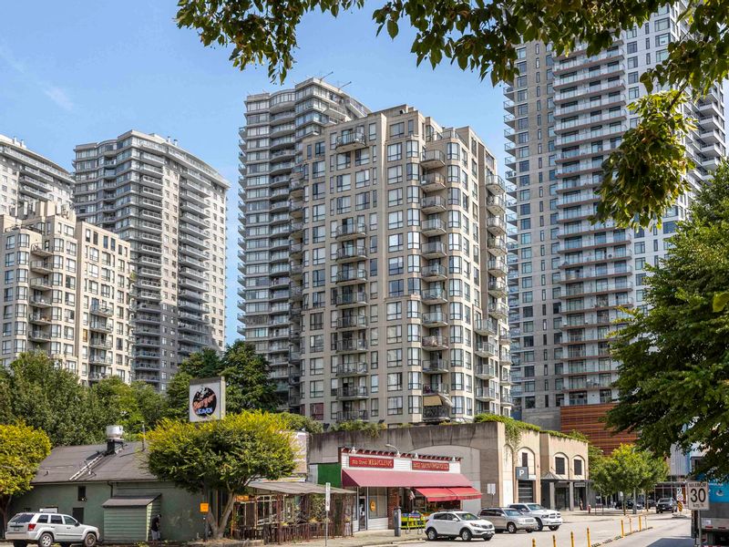 FEATURED LISTING: 703 - 55 TENTH Street New Westminster