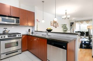 Photo 5: 311 14 E ROYAL Avenue in New Westminster: Fraserview NW Condo for sale in "VICTORIA HILL" : MLS®# R2313532